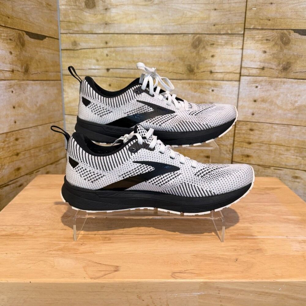 BROOKS REVEL 5 BLACK & WHITE ATHLETIC SNEAKERS